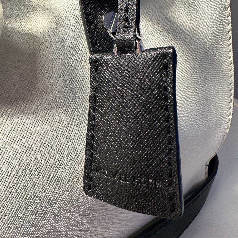 Michael Kors Purse - Picture 4 of 7
